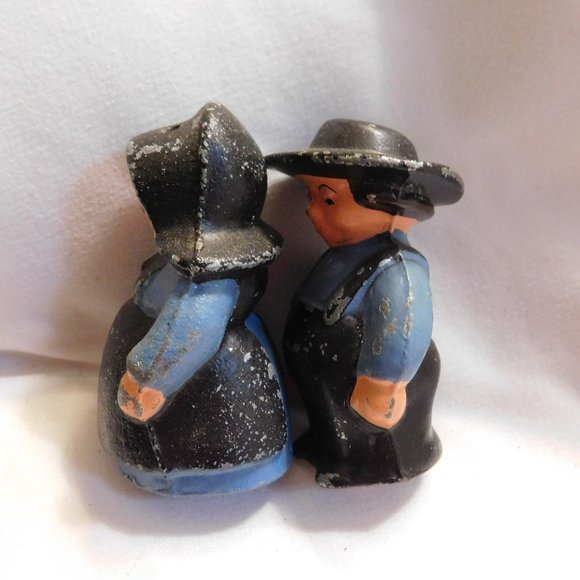 Vintage Amish Couple Salt and Pepper Shakers Cast Metal - Picture 5 of 6